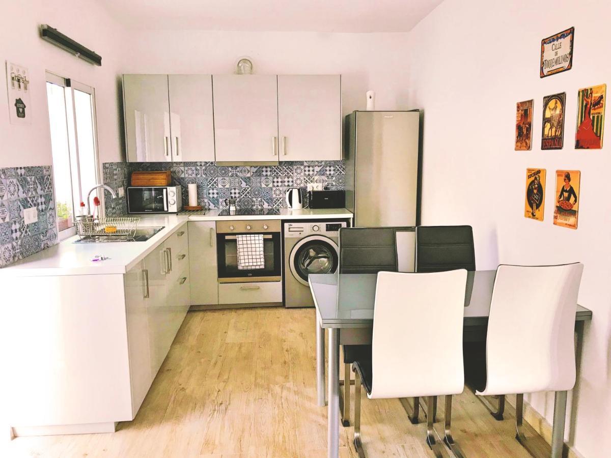 Town House With Patio In Quiet Residential Area 10 Min From Beach Torremolinos Kültér fotó
