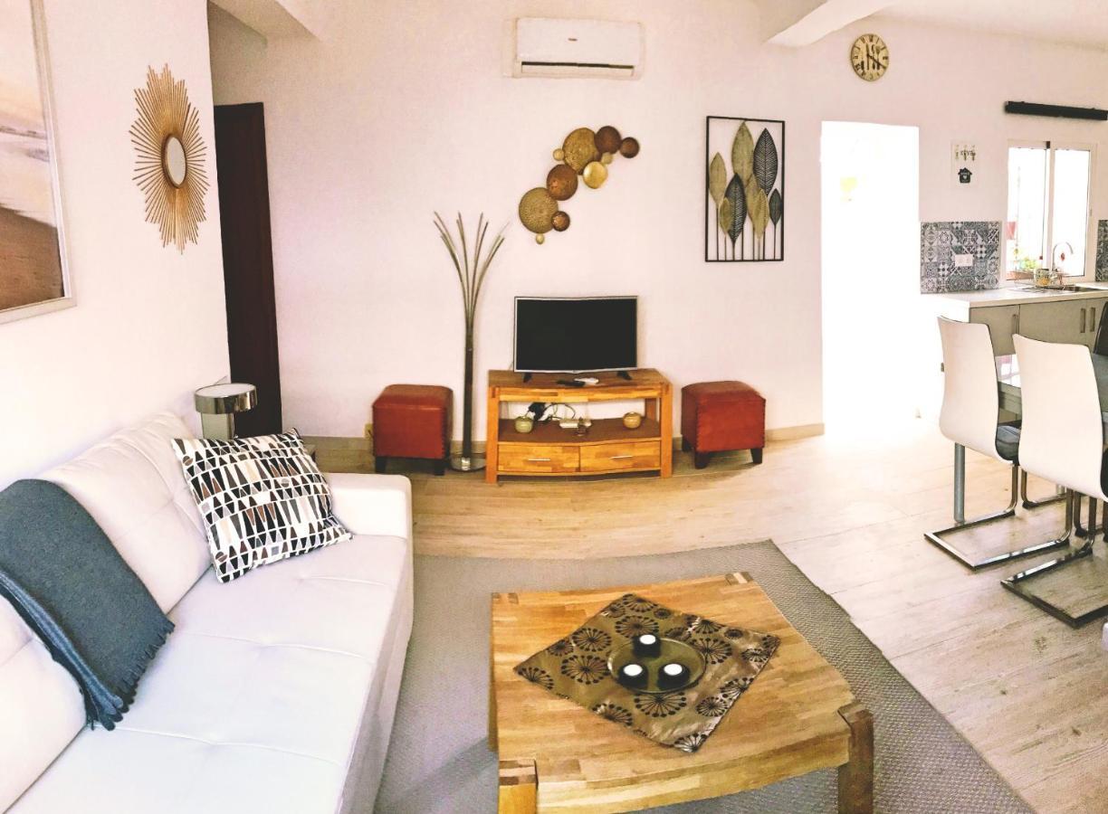 Town House With Patio In Quiet Residential Area 10 Min From Beach Torremolinos Kültér fotó