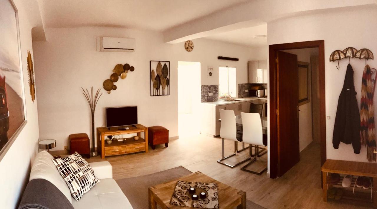 Town House With Patio In Quiet Residential Area 10 Min From Beach Torremolinos Kültér fotó